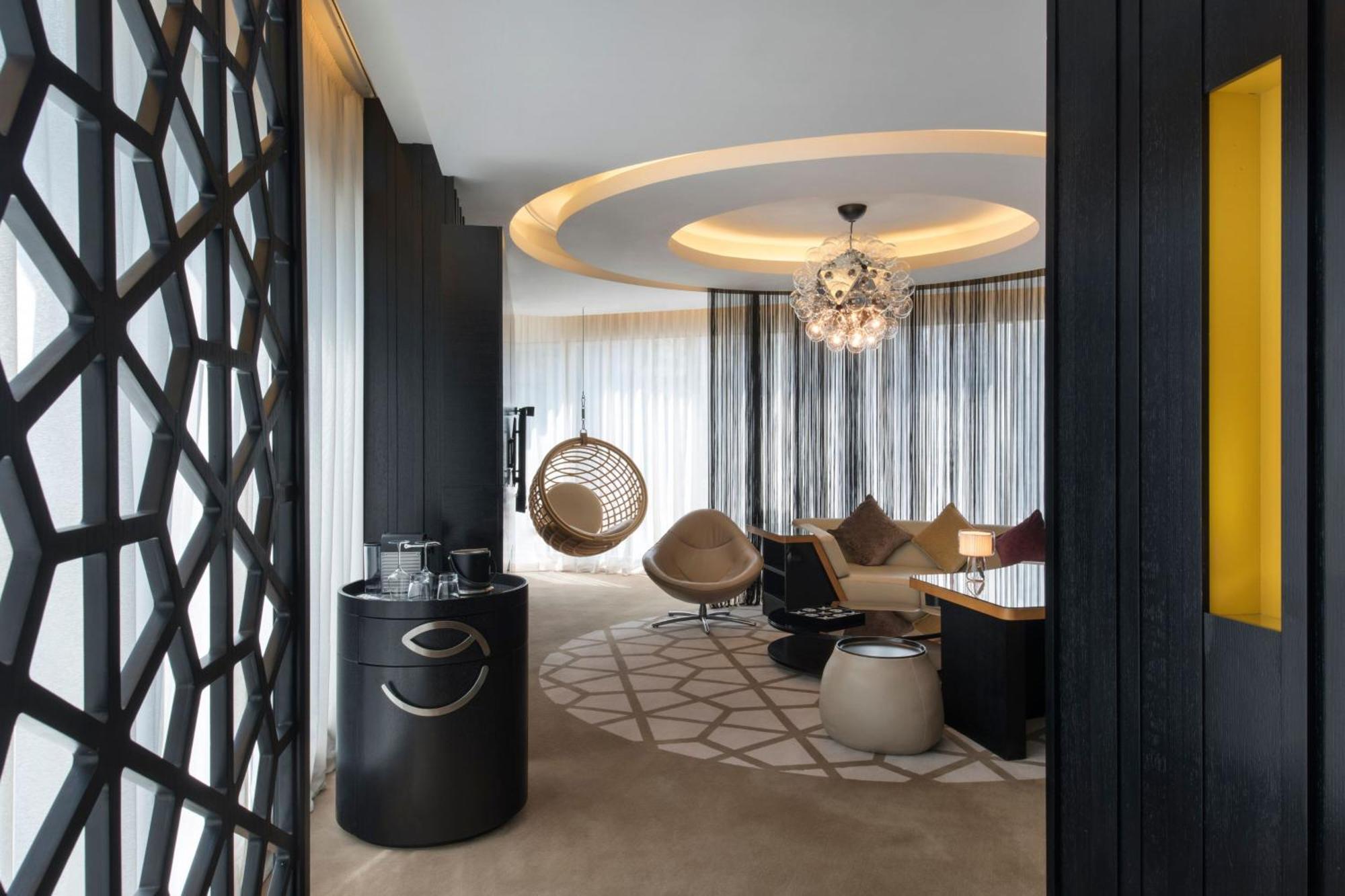 Hotel W