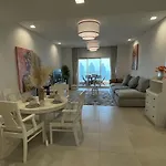 Apartment With A Charming View Of Viva Bahriya.