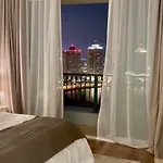 Beachfront Luxury Apartment-Pearl Island شقه مطله على الشاطئ بجزيرة اللؤلؤه