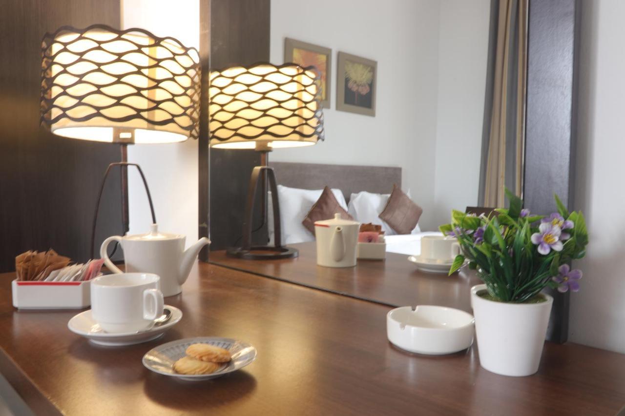 Khách sạn hẻo lánh Magnum & West Bay