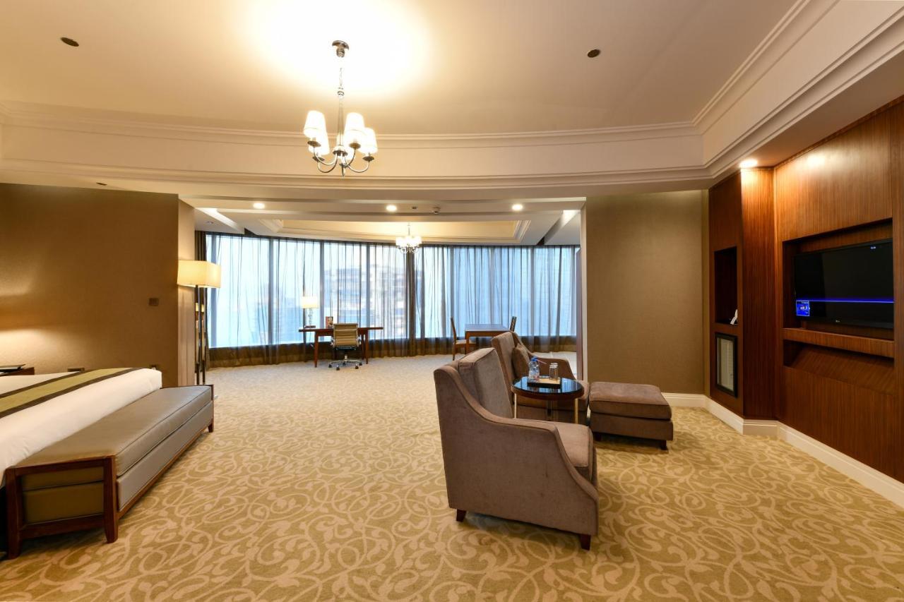 Hotel Plaza West Bay 5*