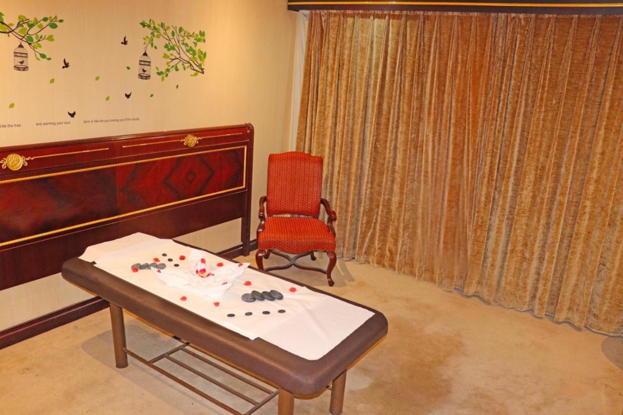 Hotel Chairmen