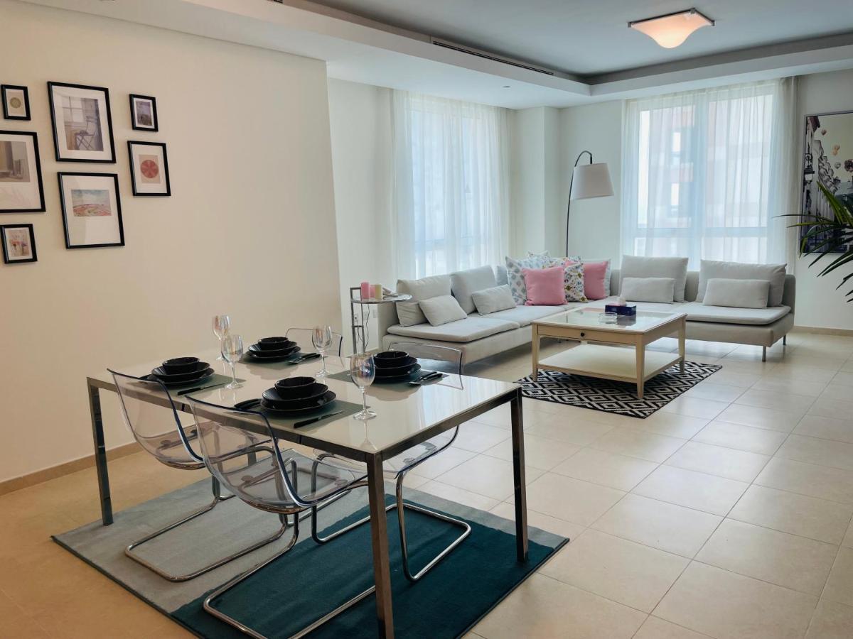 Vb22 & Vb23 - Twin Luxury Towers On The Pearl Apartment *