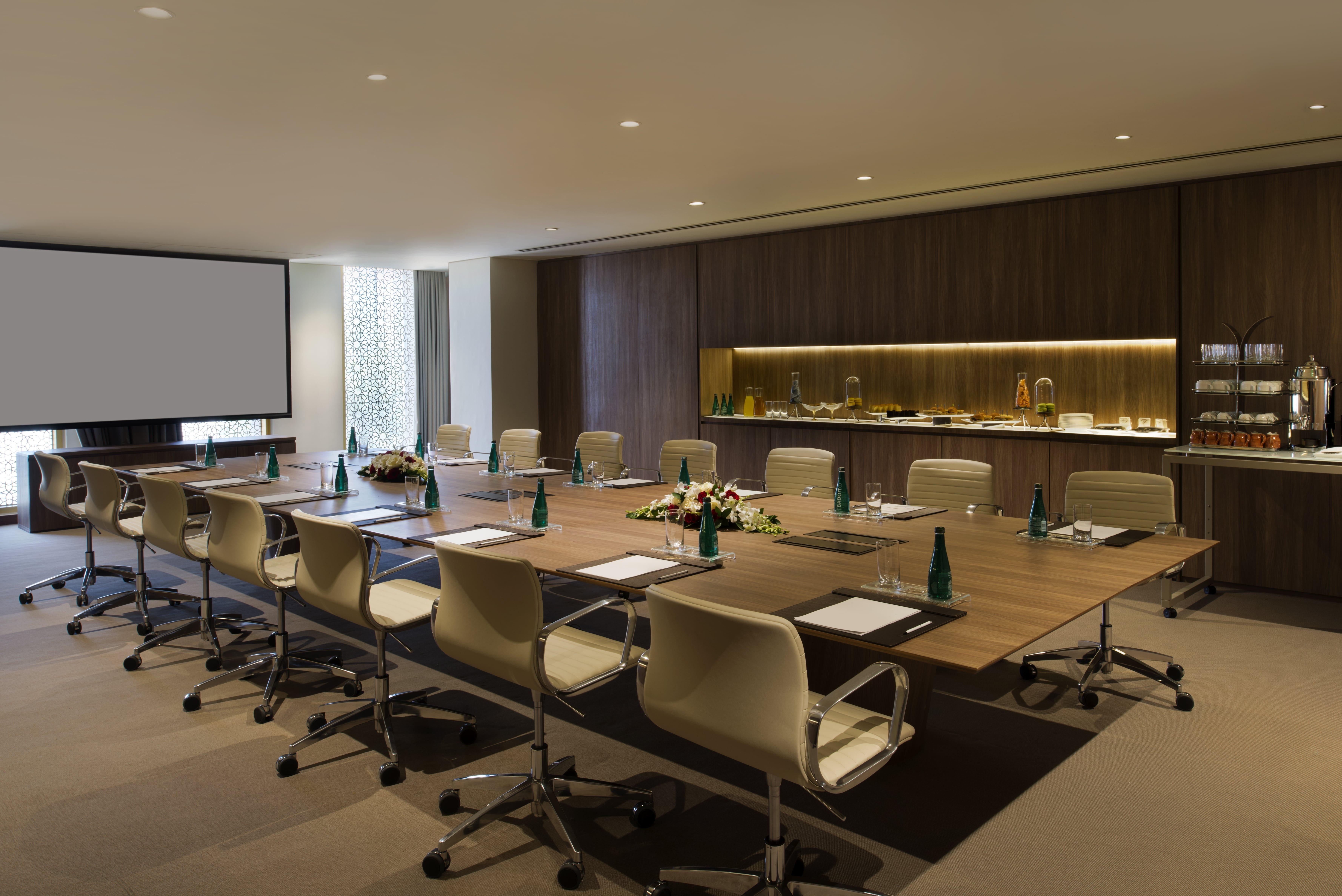 Voco Doha West Bay Suites By Ihg 5*