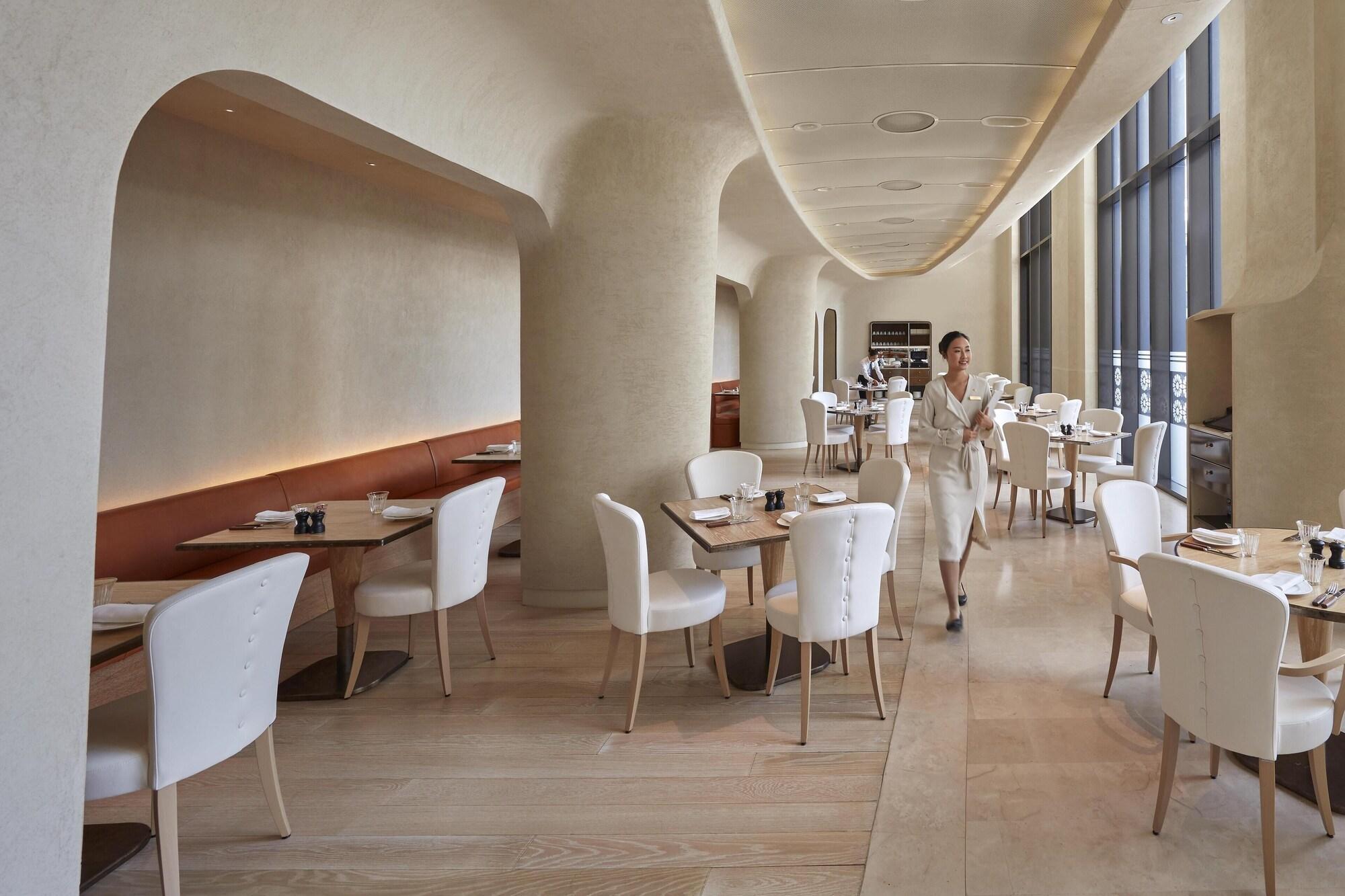 Mandarin Oriental, Hotel