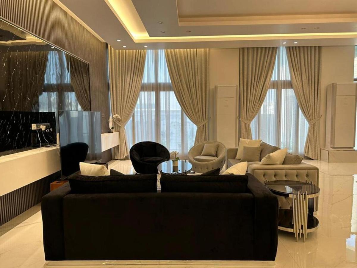 Awesome 6bhk Ff Vila