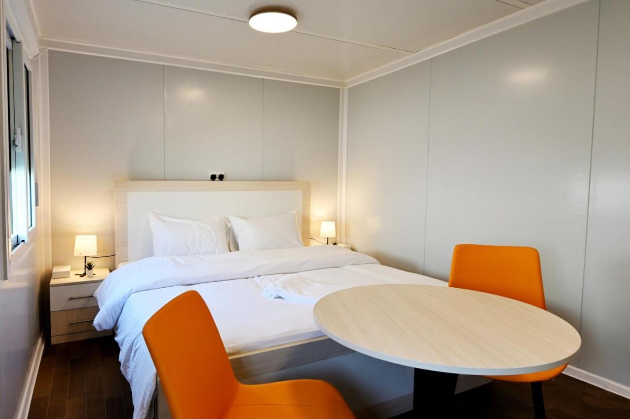 Bed & Breakfast Fan Village Cabins Free Zone