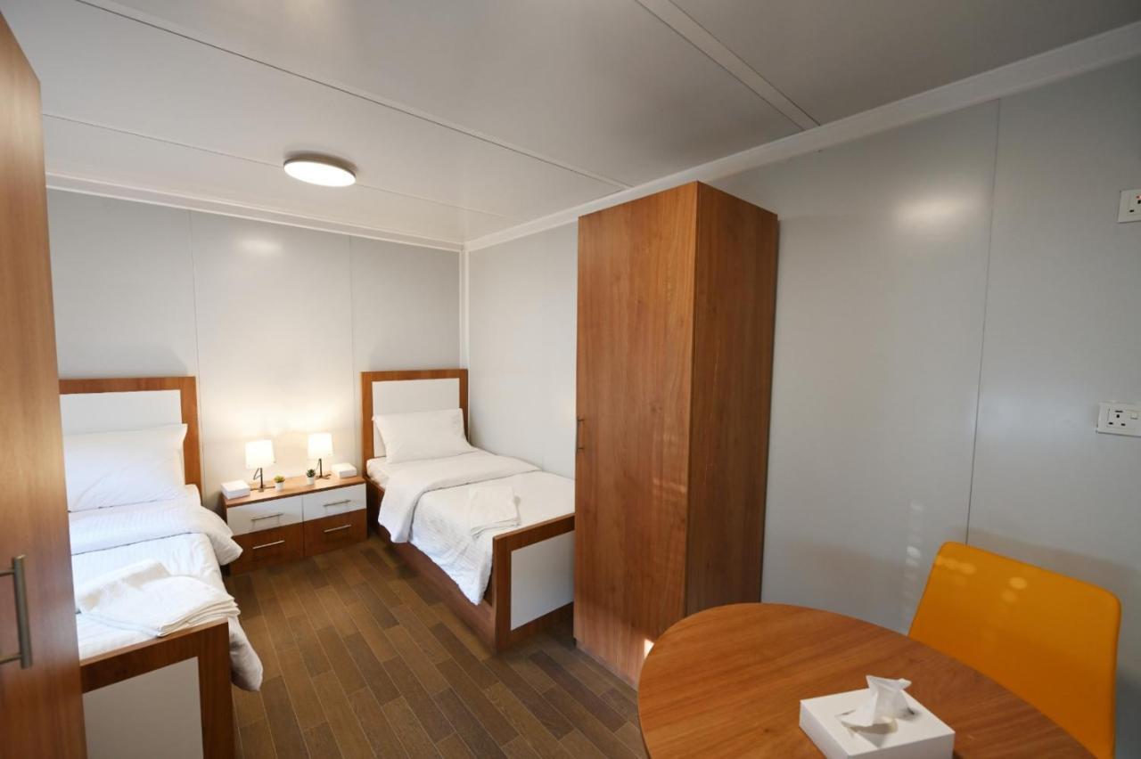 Fan Village Cabins Free Zone *