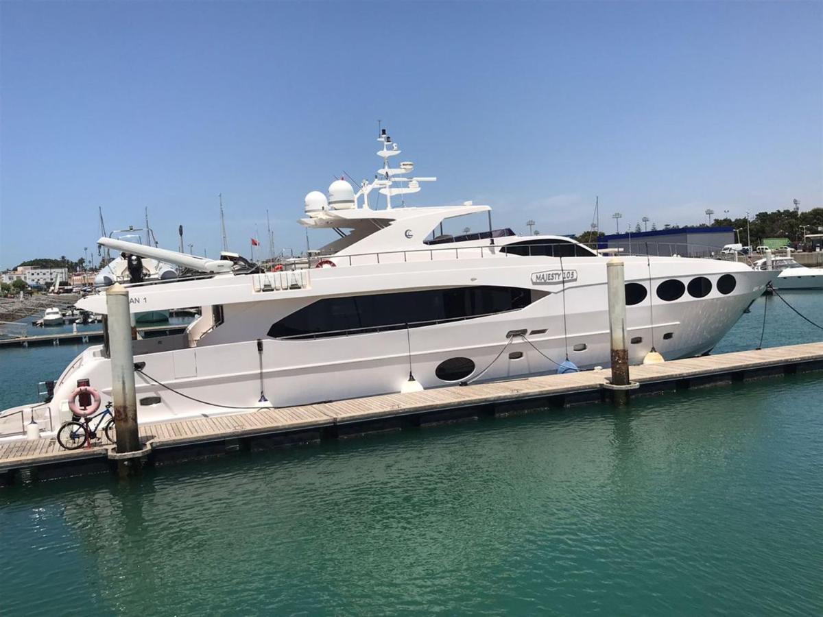 Botel Lusail Queen
