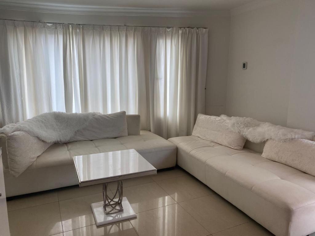Al Malki Tower At Pearl Qatar Apartment *