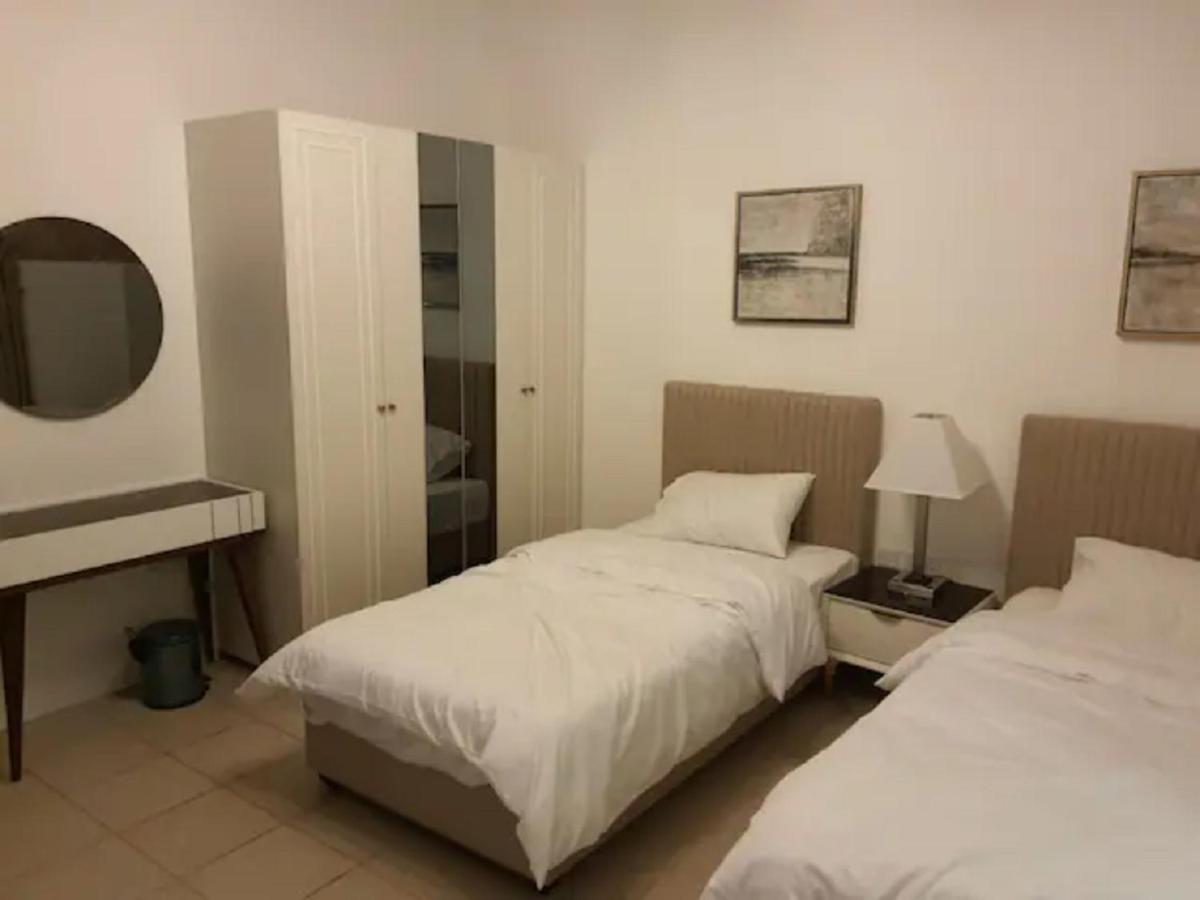Al Hambra 65 Villa Doha