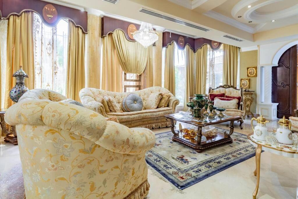 Cheerful 5-bedroom With Pool *
