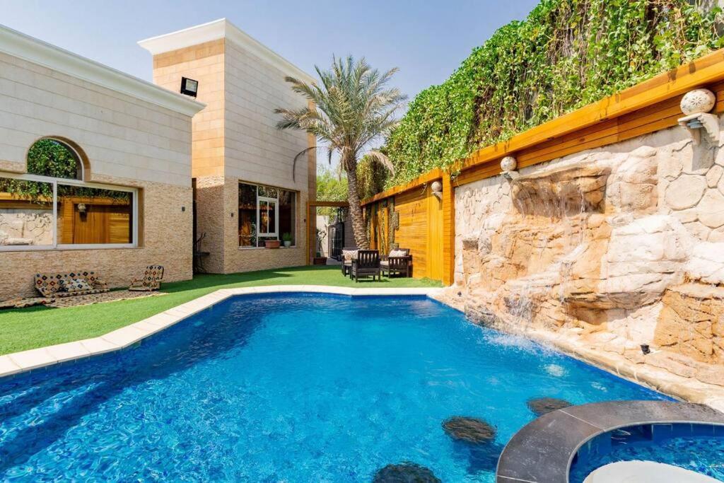 Cheerful 5-bedroom With Pool