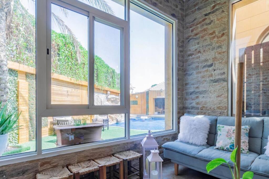 Cheerful 5-bedroom With Pool *