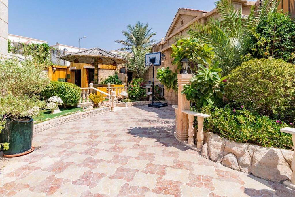 Cheerful 5-bedroom With Pool Villa *