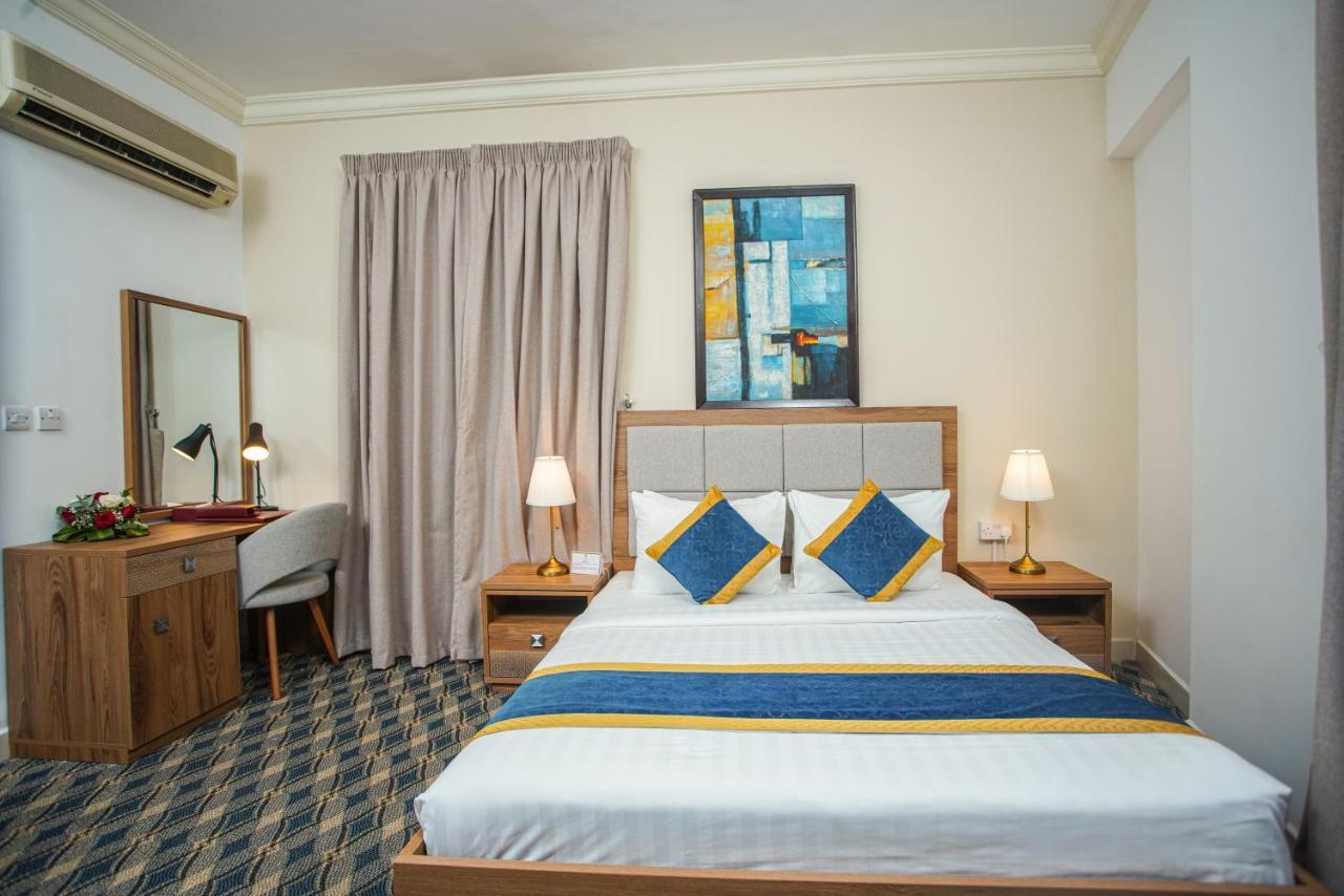 Hotel La Palace 2*