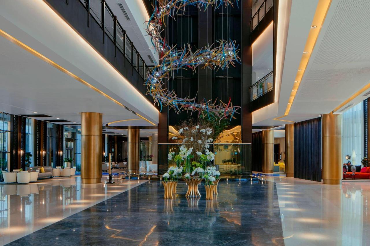 The Westin & Hotel 5*