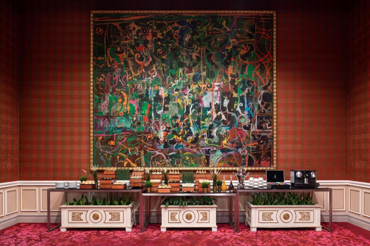 The Ritz-carlton, Khách sạn