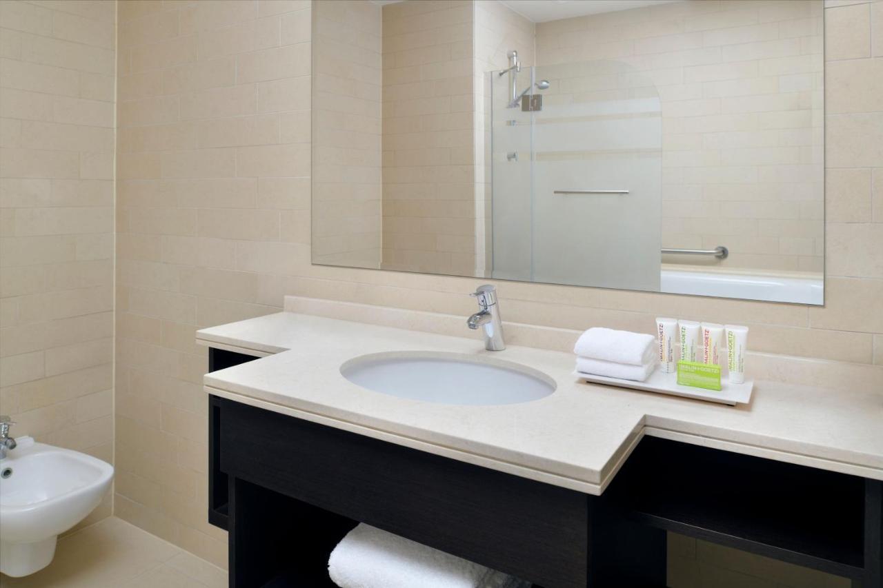 Le Meridien Center Hotel