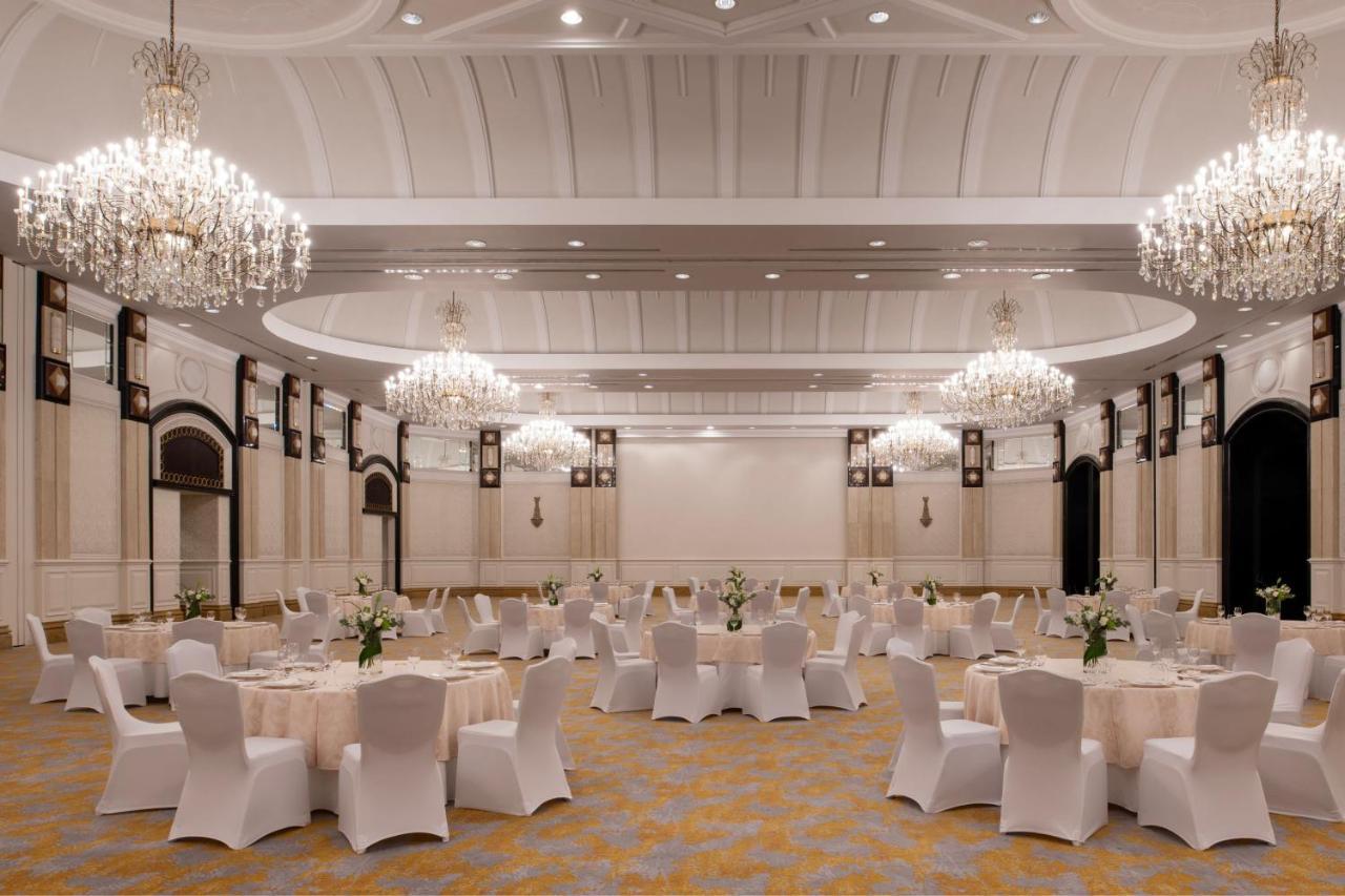 The Ritz-carlton, Khách sạn