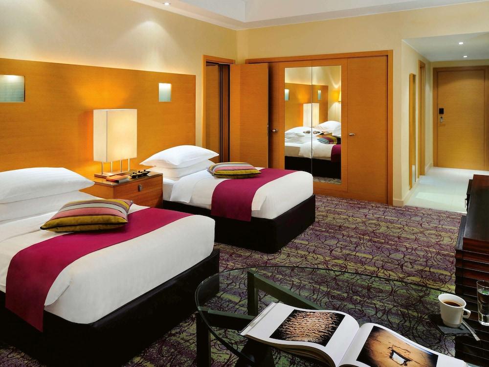 Qabila Westbay By Marriott Hotel 5*