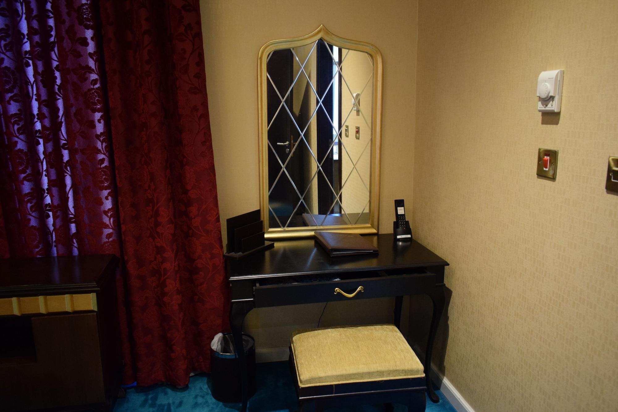 Hotel Saraya Corniche