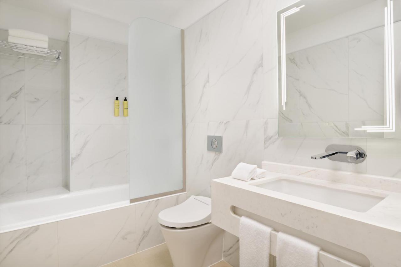 Khách sạn Element By Westin West Bay 5*