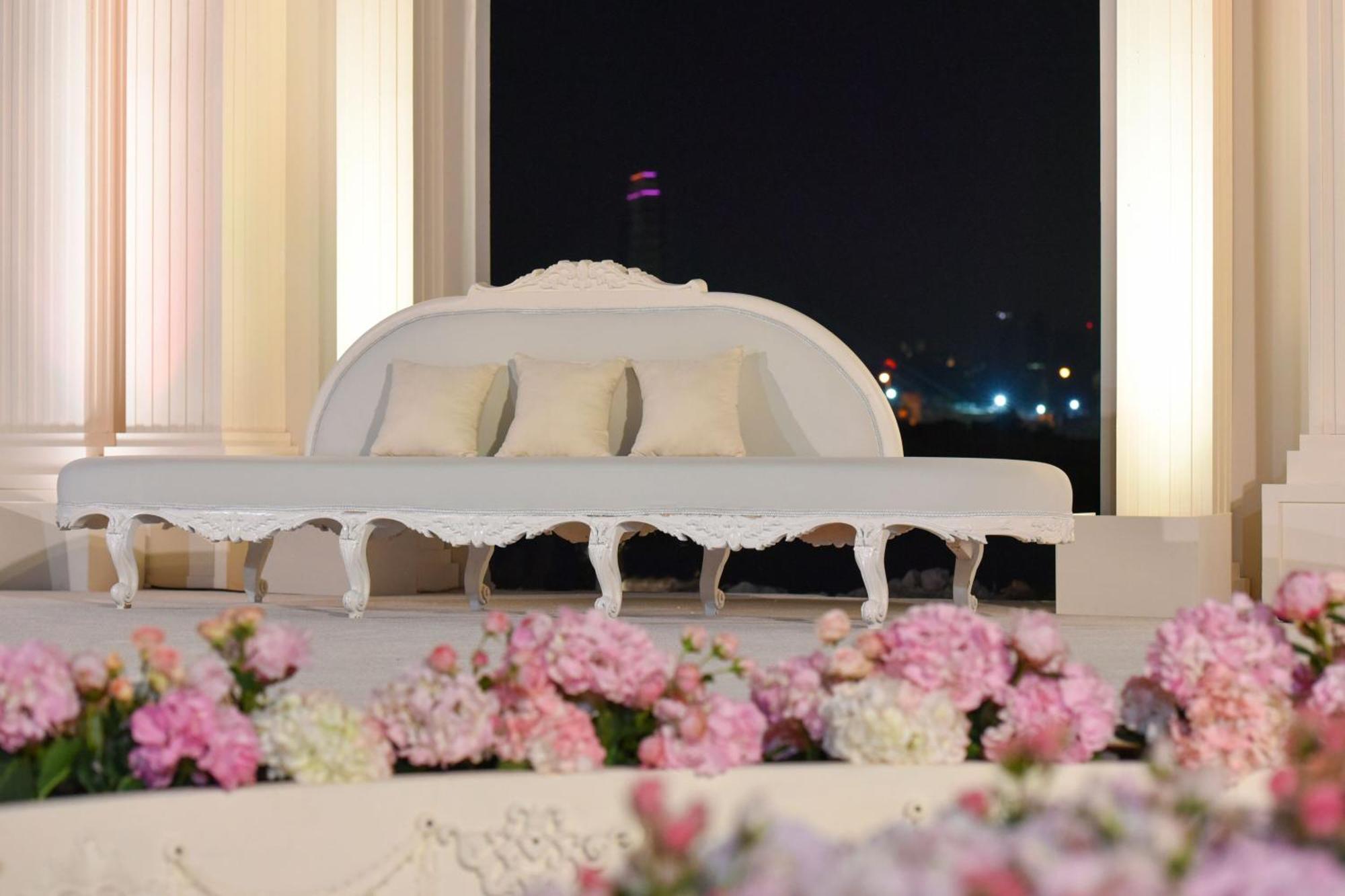 The Ritz-carlton, Khách sạn