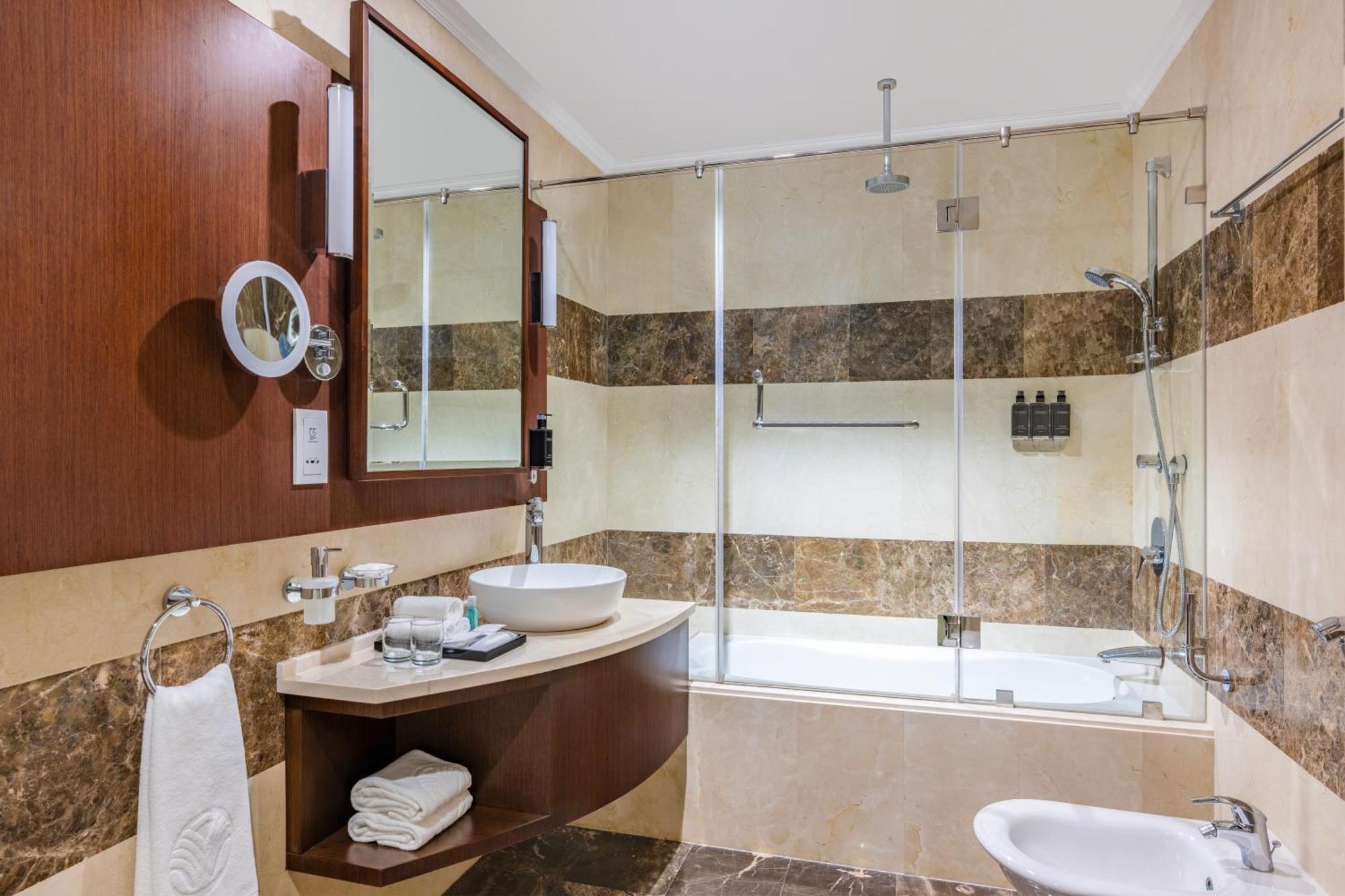 Riviera Rayhaan By Rotana Hotel 4*