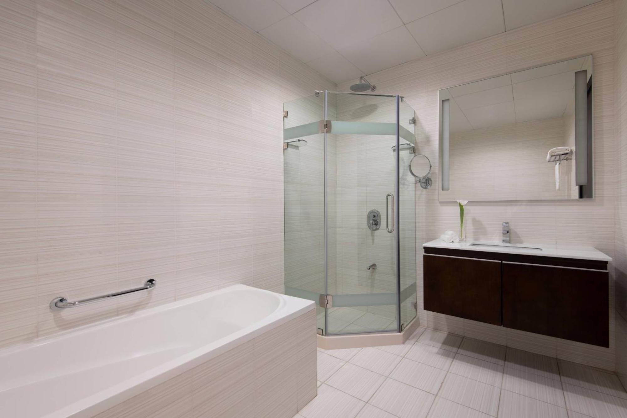 Marriott Executive Center Aparthotel