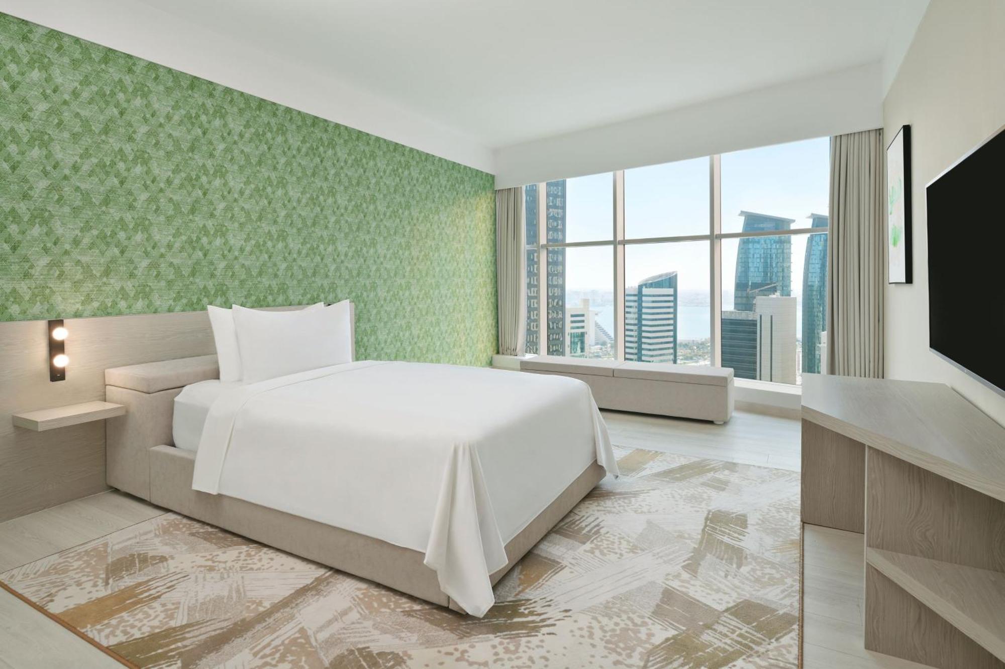 Hotel Element By Westin West Bay 5*
