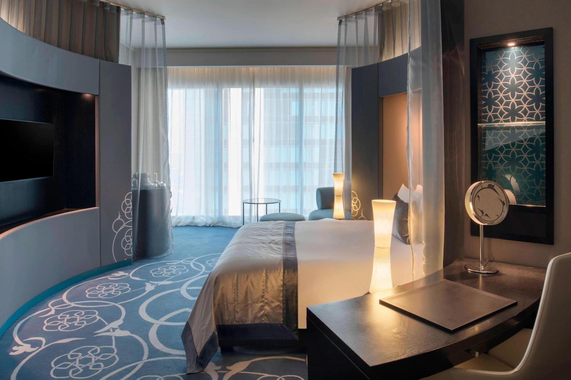 W Hotel 5*