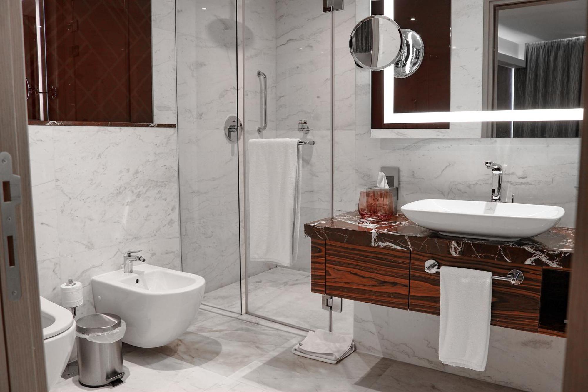 Hotel Millennium Plaza 5*