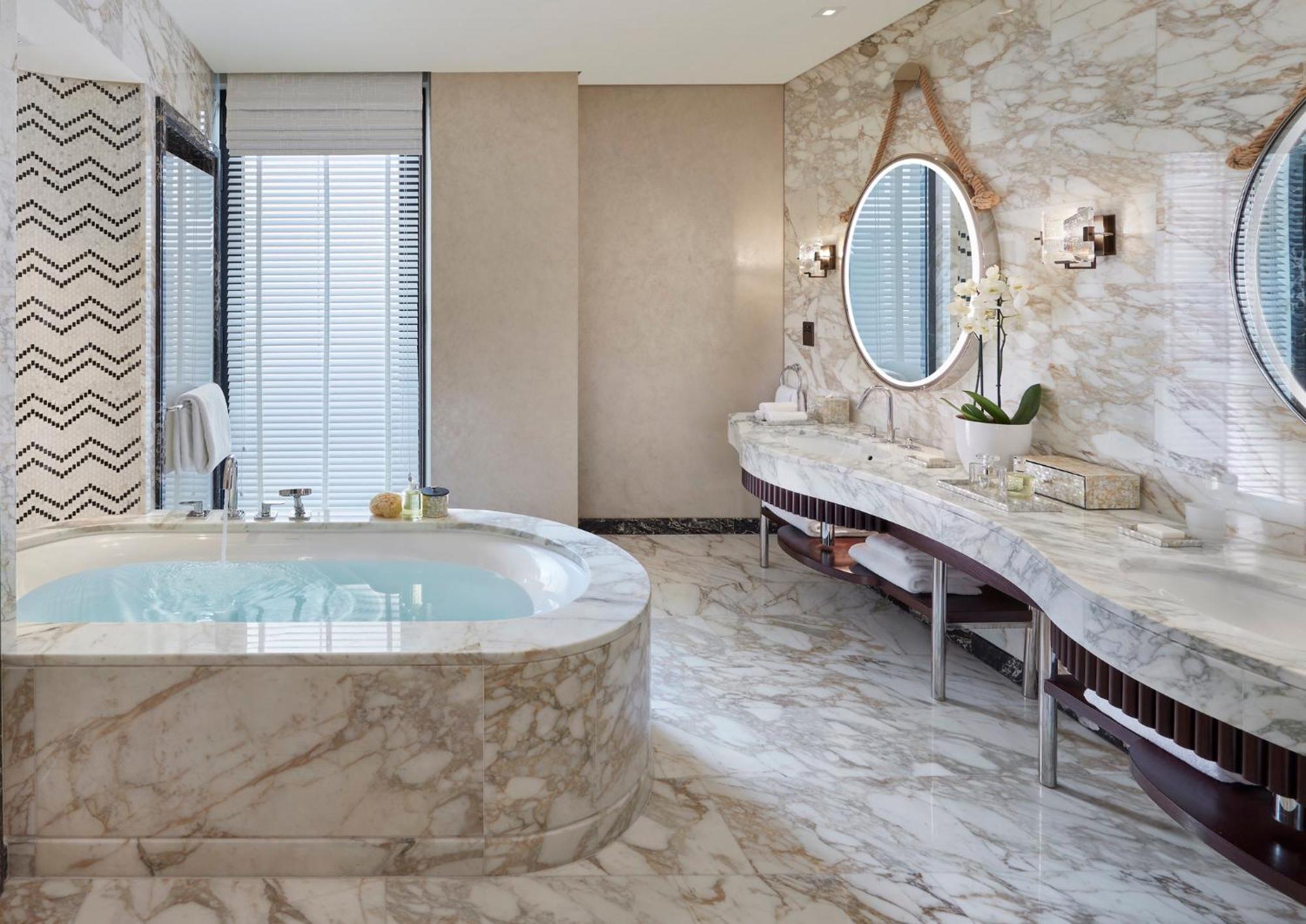 Mandarin Oriental, Hotel
