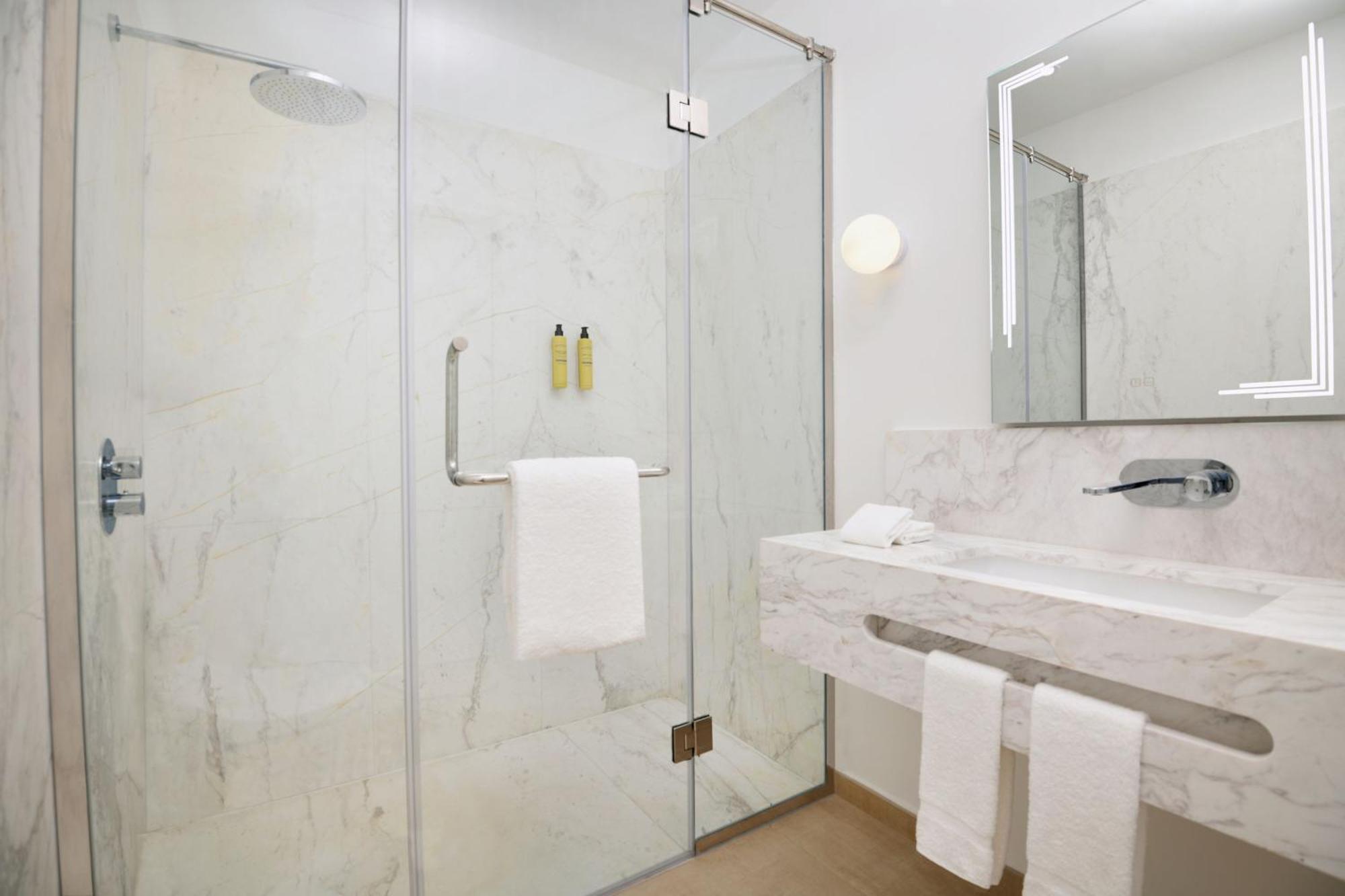 Element By Westin West Bay Khách sạn 5*