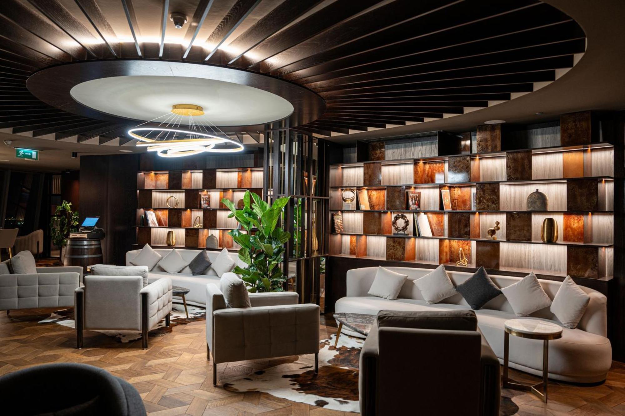 Khách sạn Jw Marriott Marquis Center 5*