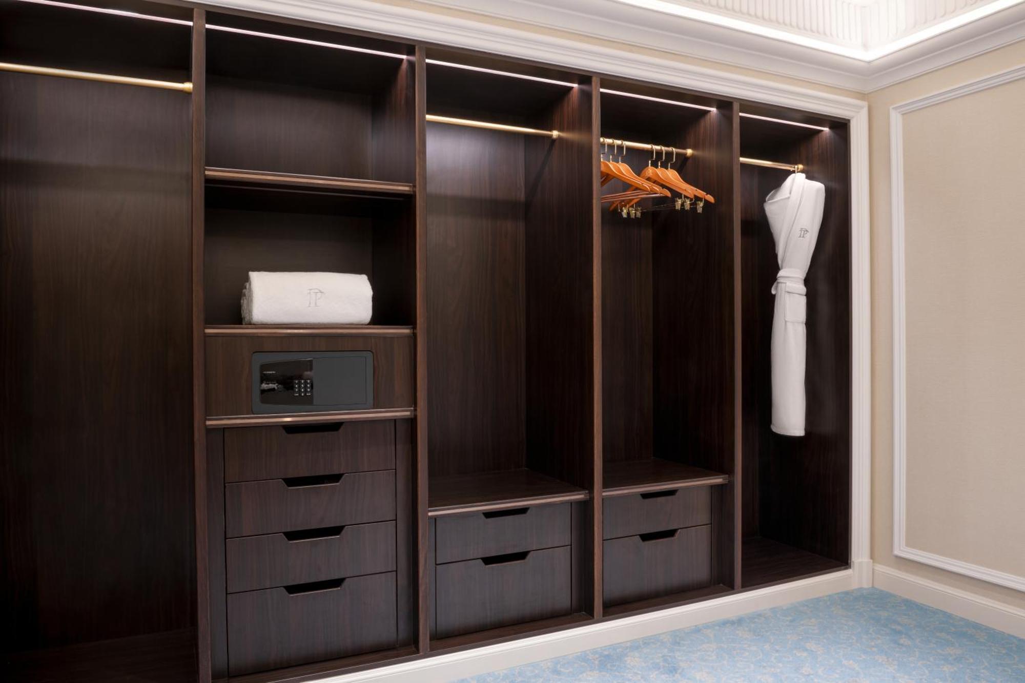 The Plaza Doha, Lxr & 5*