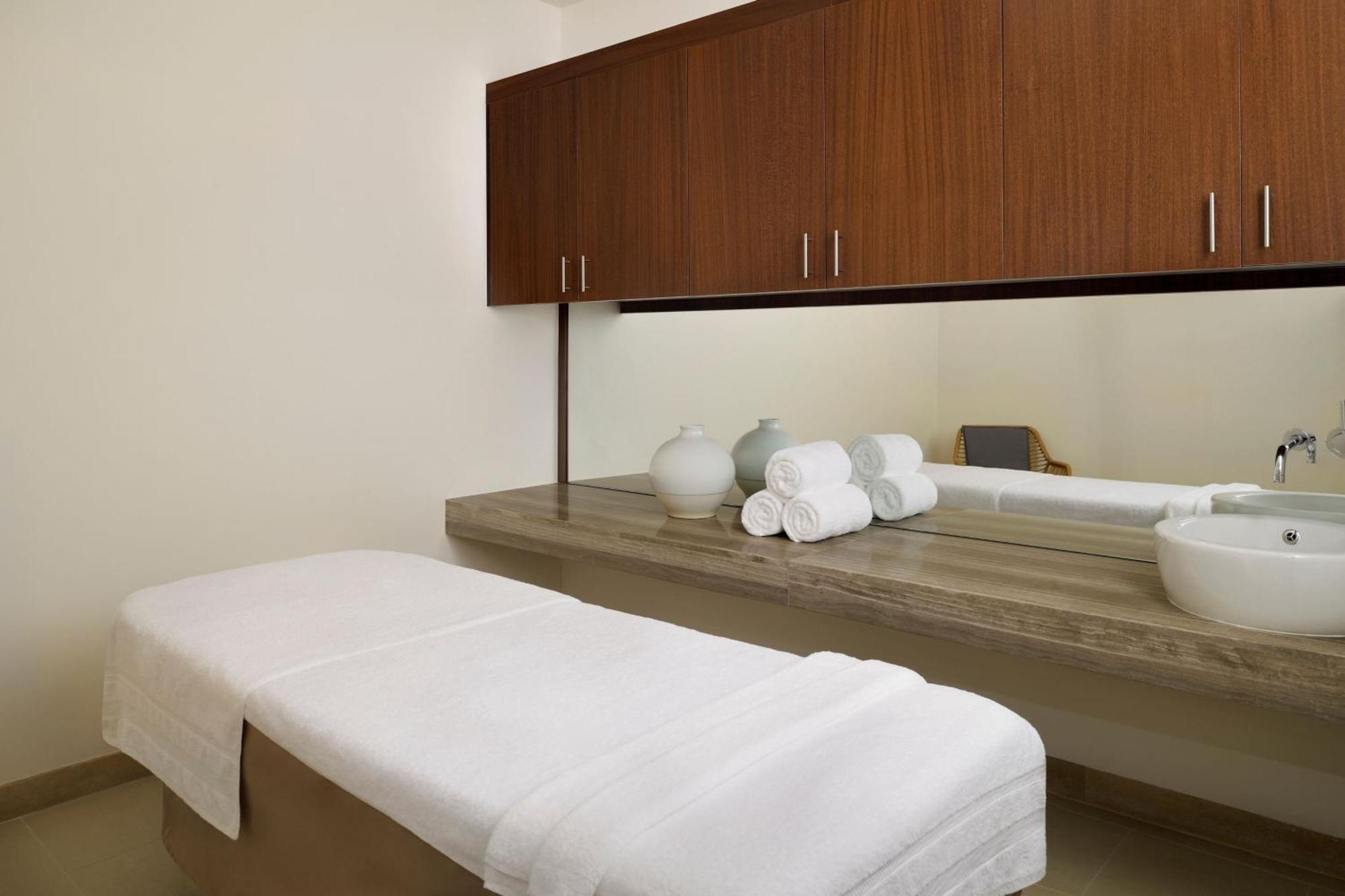 Le Meridien Center Hotel