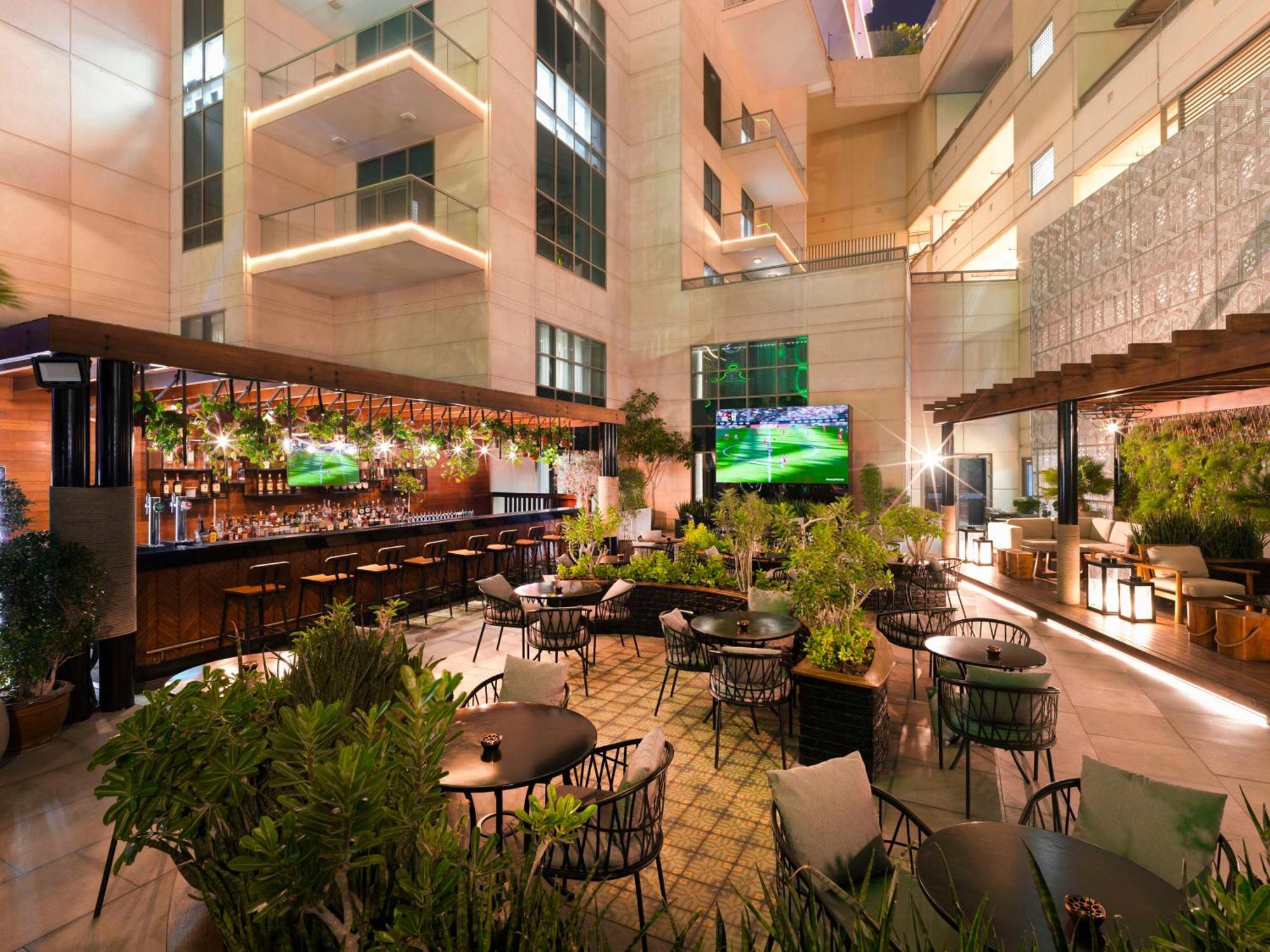 Hilton The Pearl 5*