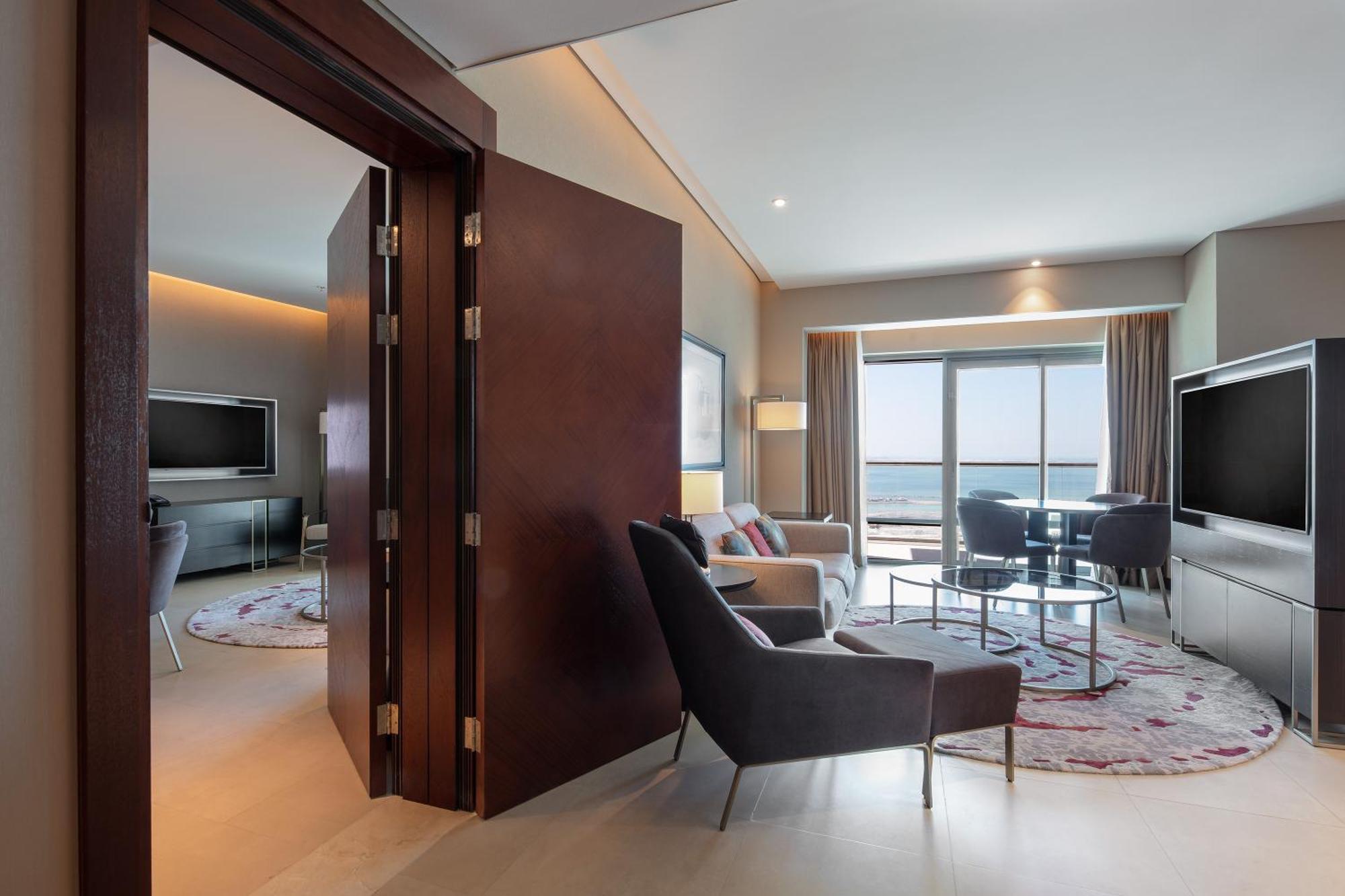 Resort Hilton The Pearl 5*