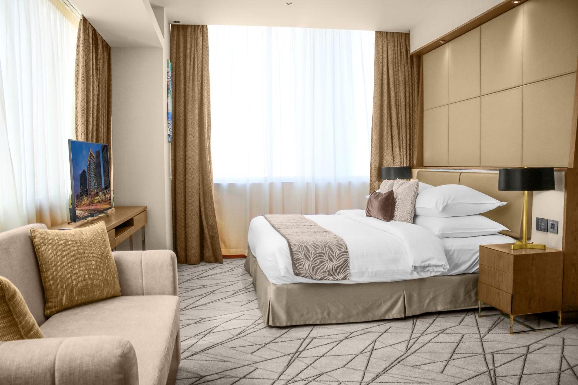 Millennium Plaza Hotel 5*