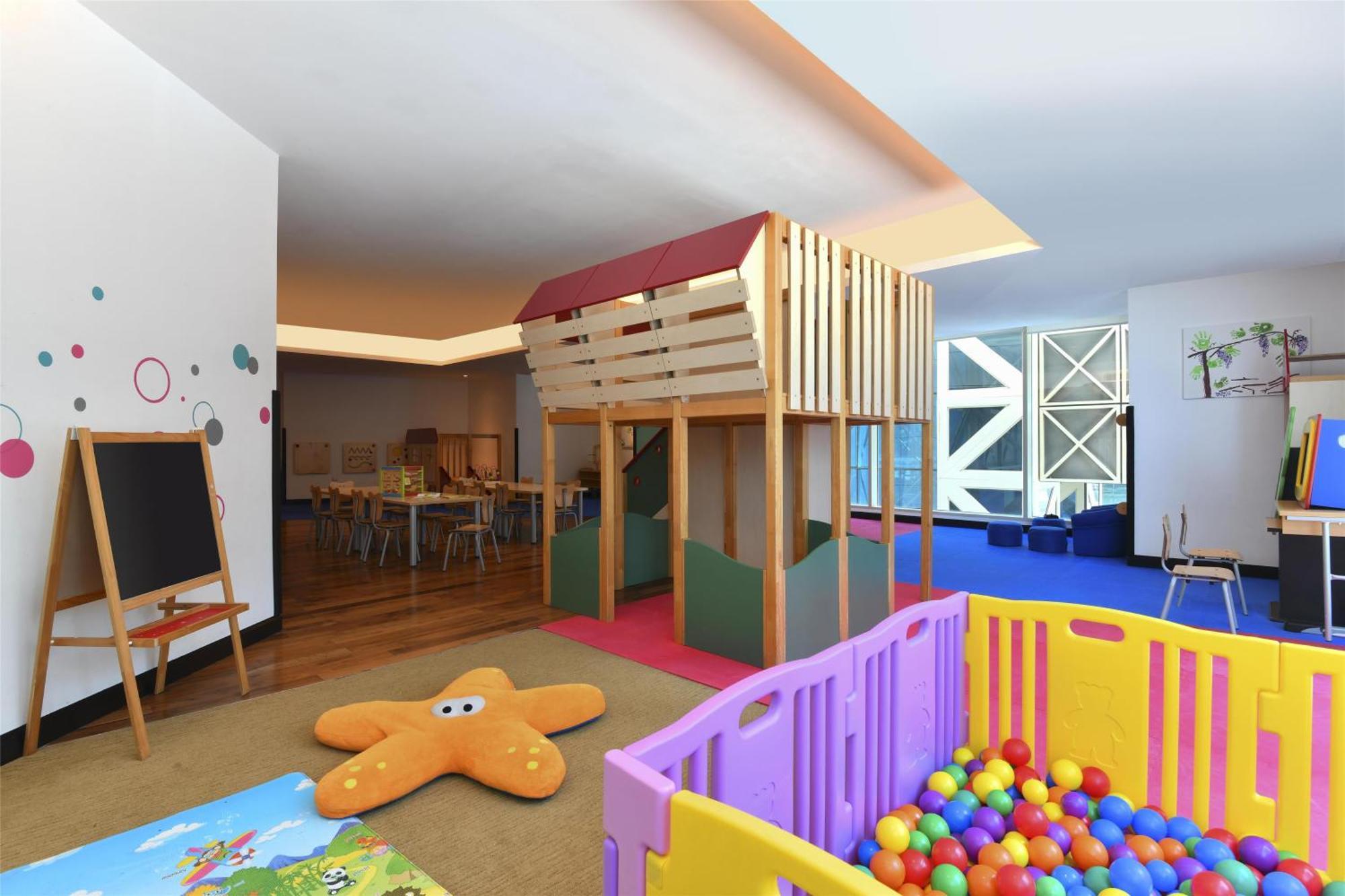 Kempinski Residences & Suites, Aparthotel 5*