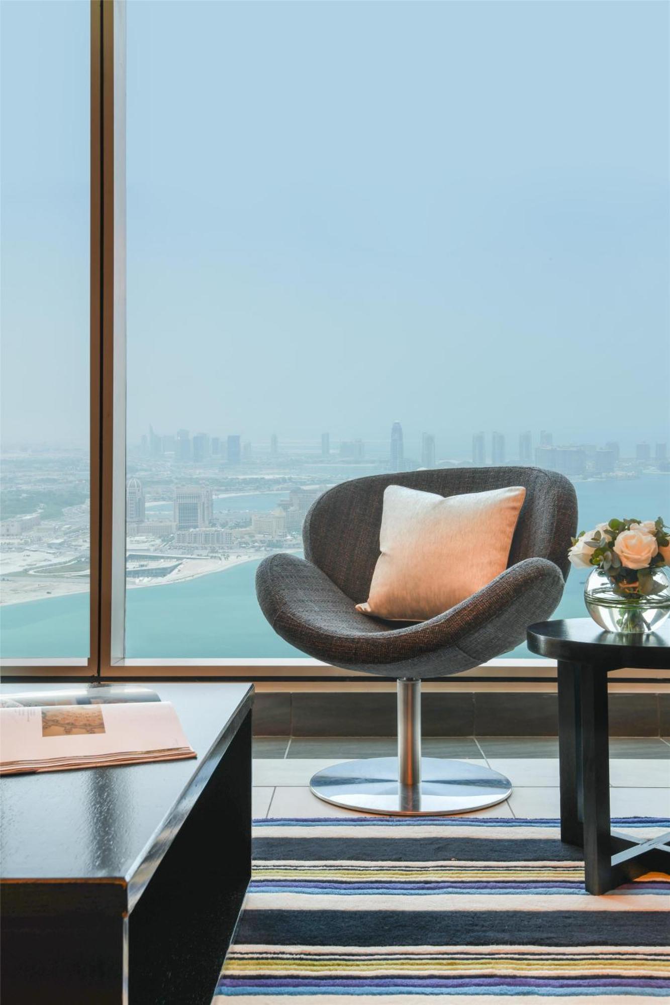 Kempinski Residences & Suites, Khách sạn hẻo lánh Doha