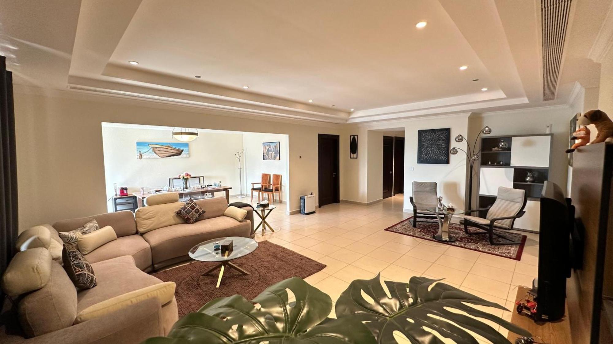 Spacious 2bhk With Balcony & Sea View Apartment Doha