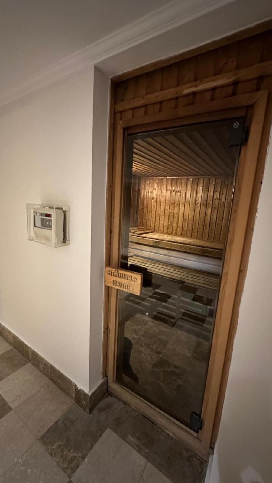 Apartment Spacious 2bhk With Balcony & Sea View *
