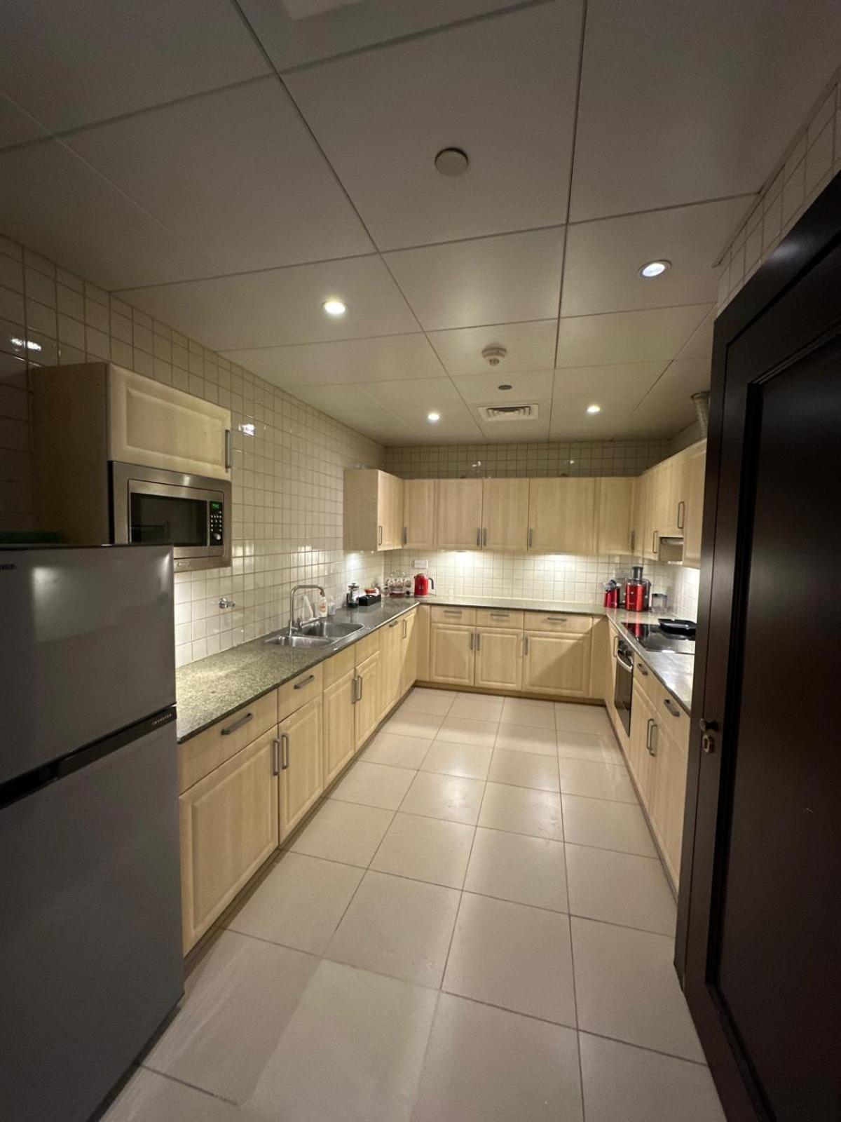Spacious 2bhk With Balcony & Sea View * Doha