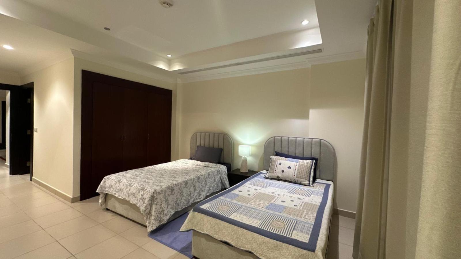 Spacious 2bhk With Balcony & Sea View *