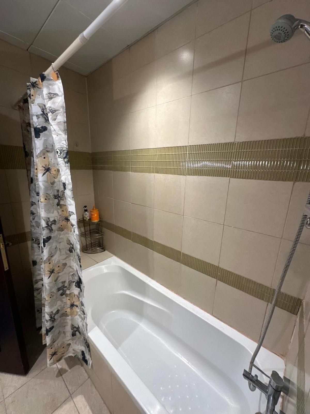 Apartment Spacious 2bhk With Balcony & Sea View Doha