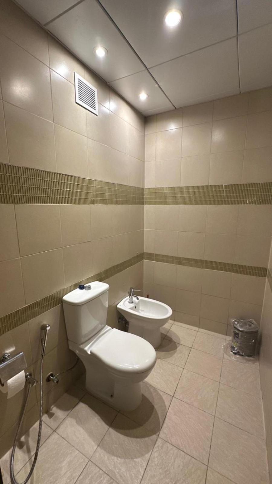 Apartment Spacious 2bhk With Balcony & Sea View *