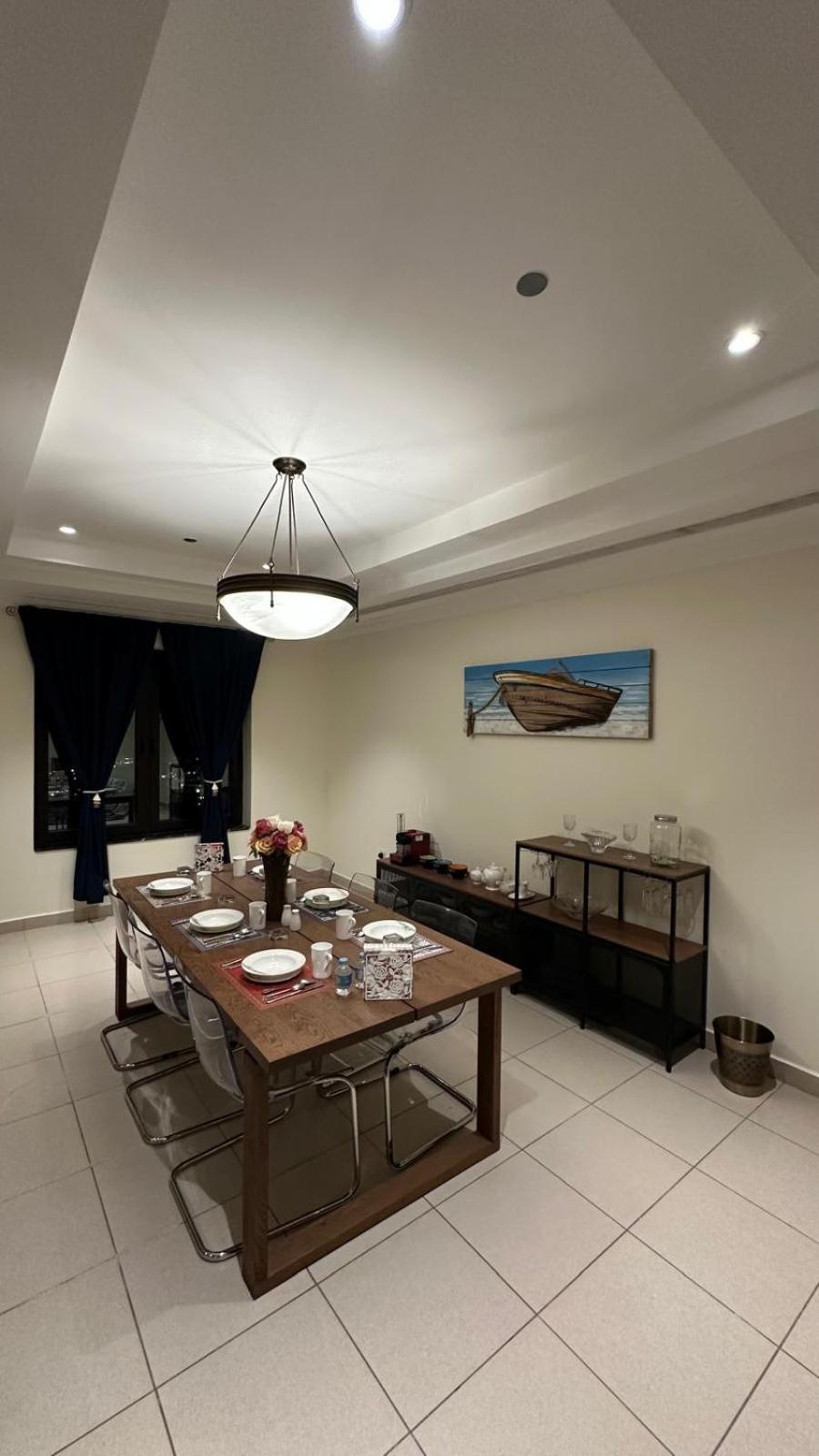 Apartment Spacious 2bhk With Balcony & Sea View